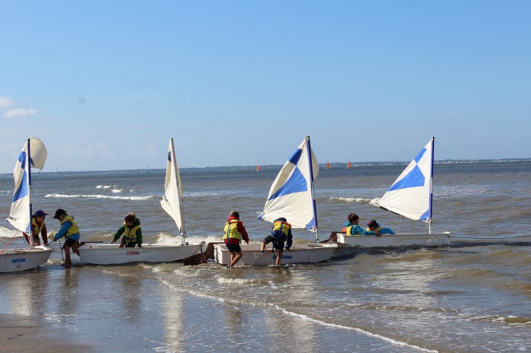 OPTIMIST AVEC LE CENTRE NAUTIQUE DE SAINT-BREVIN