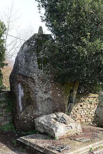 Menhir de la Houssaye (cimetière)