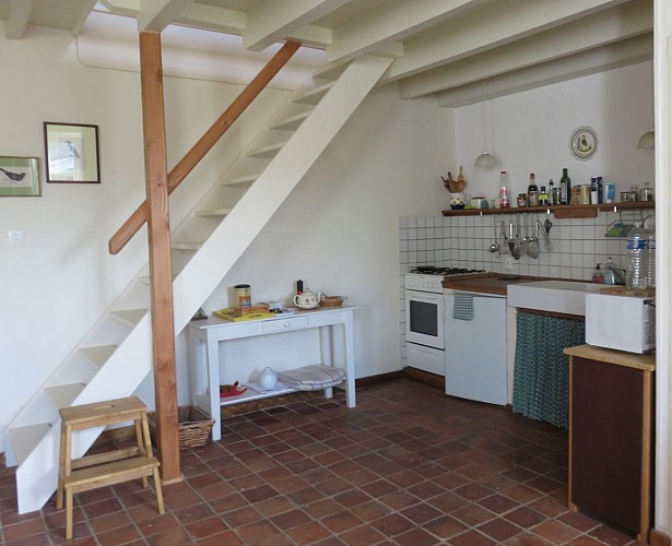 cuisine et escalier au première étage