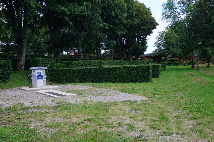 Borne de service camping-cars