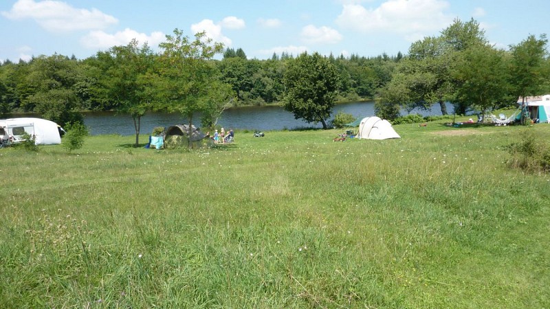 Camping-vue-du-lac-Fours (7)