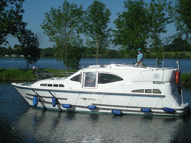 Location de bateaux Aquafluvial - CANAL DU NIVERNAIS