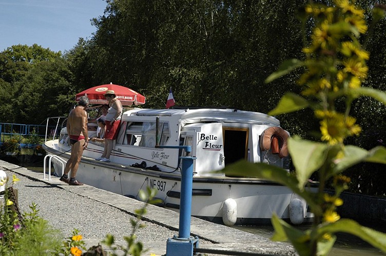 Location de bateaux Aquafluvial - CANAL DU NIVERNAIS