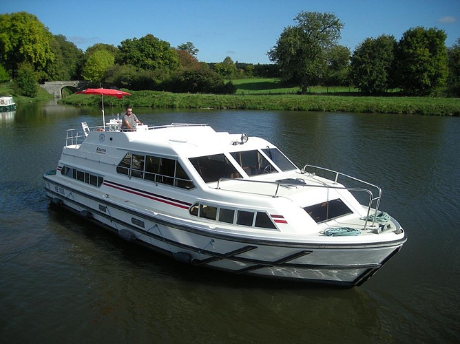 Location de bateaux Aquafluvial - CANAL DU NIVERNAIS