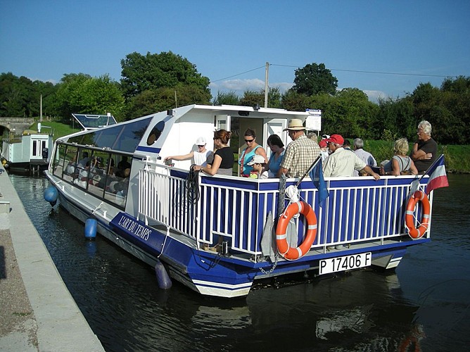 Location de bateaux Aquafluvial - CANAL DU NIVERNAIS