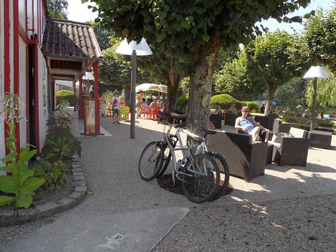 Terrasse de la base de loisirs du Stade Nautique de Decize