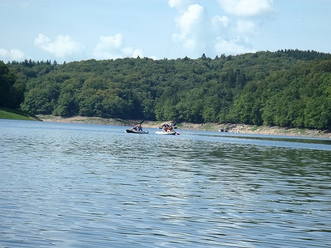 Canoë sur le lac de Chaumecon / AN-rafting
