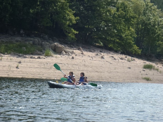 Canoë sur le lac de Chaumecon / AN-rafting