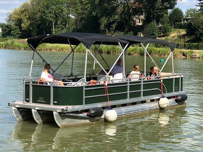 Sortie en bateau de location sans permis sur le canal Latéral à la Loire