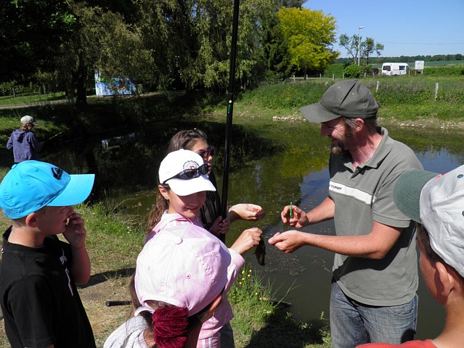 Initiation-pêche-etang-goulot