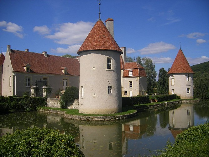 Brinon-sur-Beuvron - Le Château 01