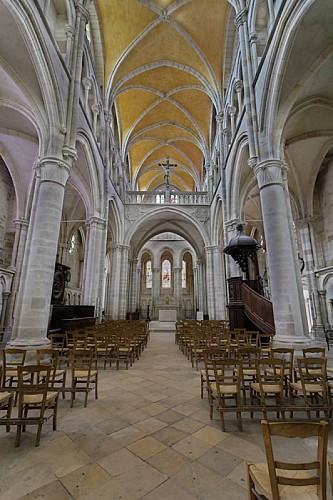 Intérieur de la collégiale