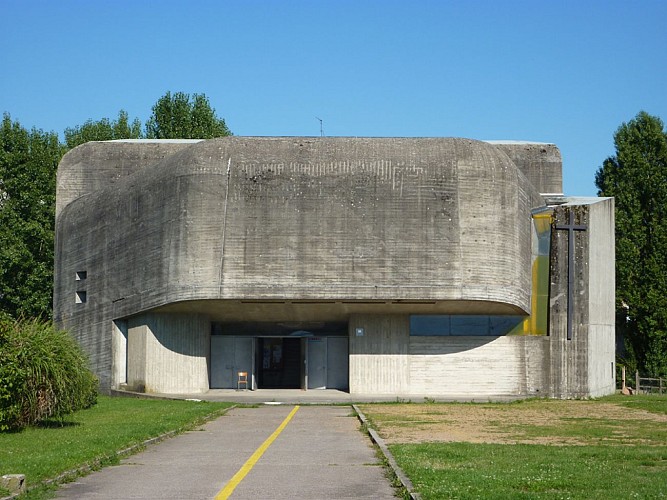 Eglise Ste Bernadette du Banlay