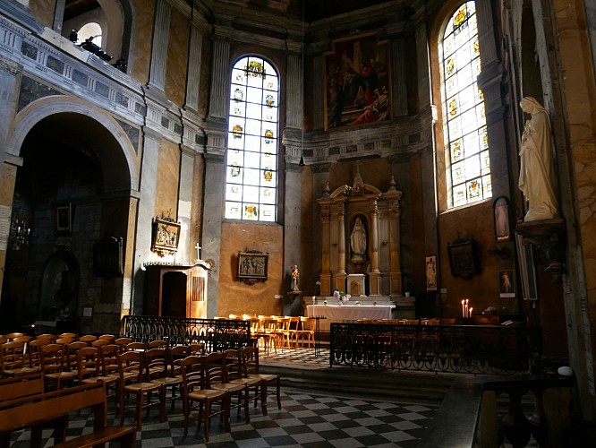 Interieur église St Pierre 