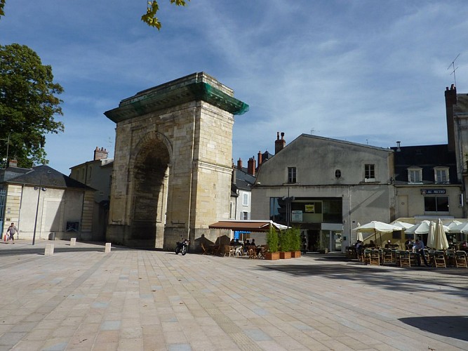 PORTE DE PARIS PLACE DE LA RESISTANCE NEVERS