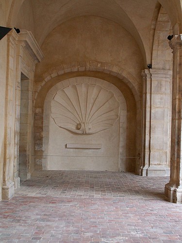 Les salles XVIIIè du prieuré bénédictin 