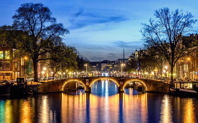 Lovers: Evening Amsterdam Canal Cruise