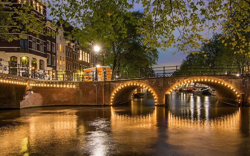 Lovers: Evening Amsterdam Canal Cruise