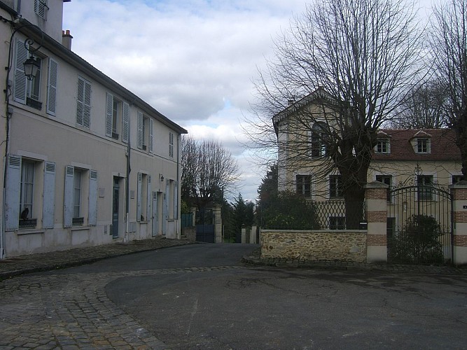 Louveciennes-Place Ernest Dreux