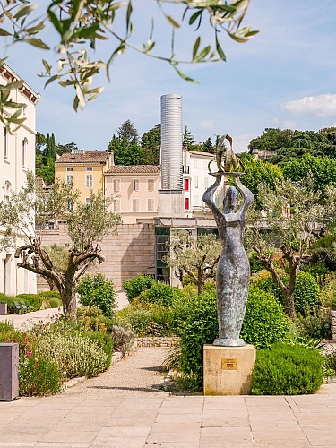 Montélimar et ses joyaux historiques et gourmands