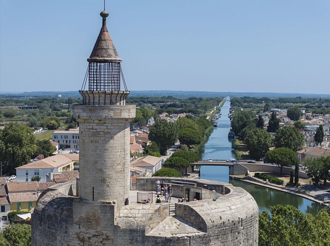 Die Türme und Stadtmauern von Aigues-Mortes