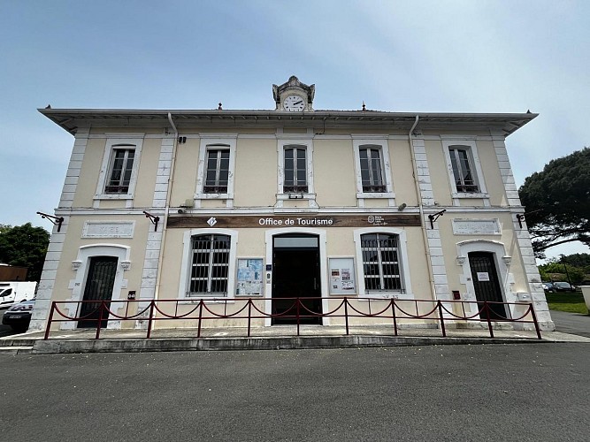 Façade BIT Parentis