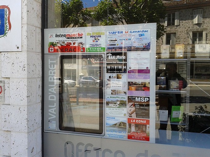 Office de tourisme du Val d Albret - Borne 24-24 - Nérac (Copier)