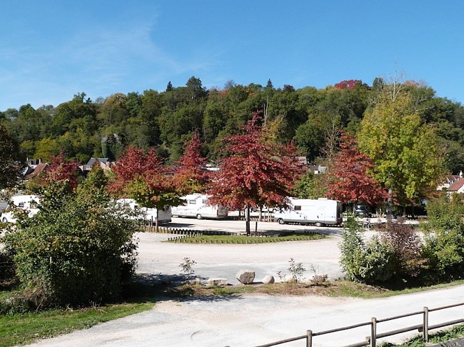 Aire de camping-car Montignac Automne ©ALR BD