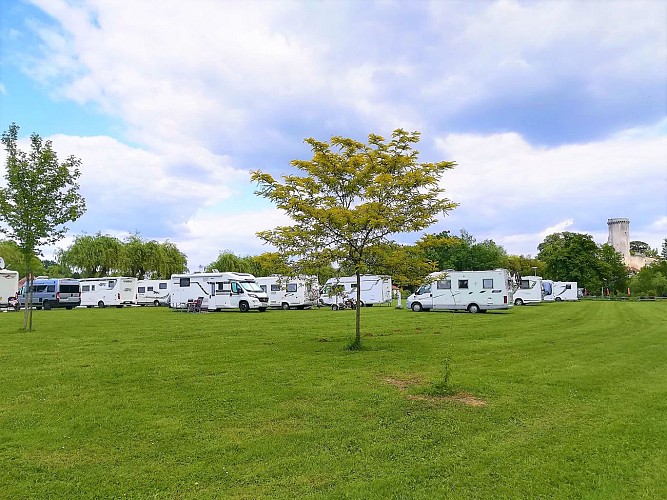 aire campings car bourdeilles 2023 ©OTPDB