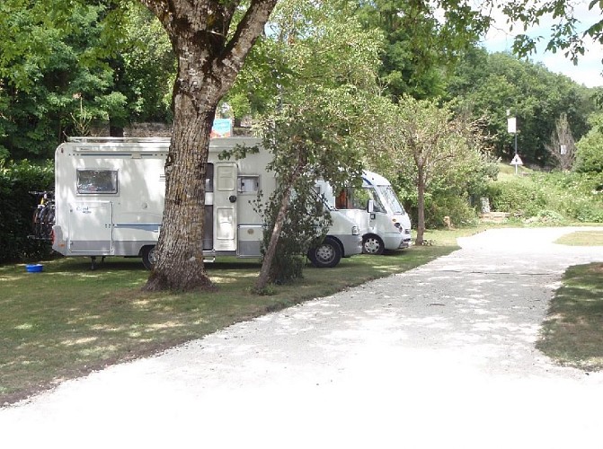 aire_campingcar_leschtis_2