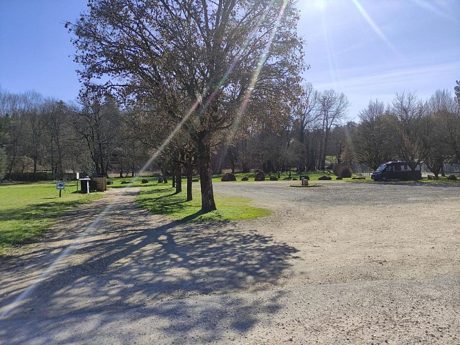 AIRE DE SERVICES DE SAINTE-ALVÈRE 1