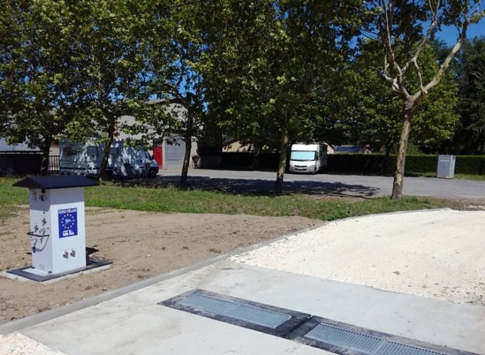 camping-car-montpon-aire-de-service