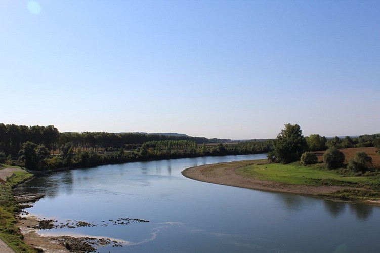 Aire de camping-car Tonniens
