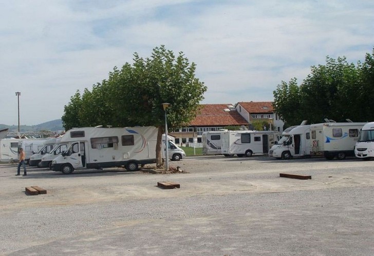 Aire-camping car-emplacements-st jean pied de port©mairie