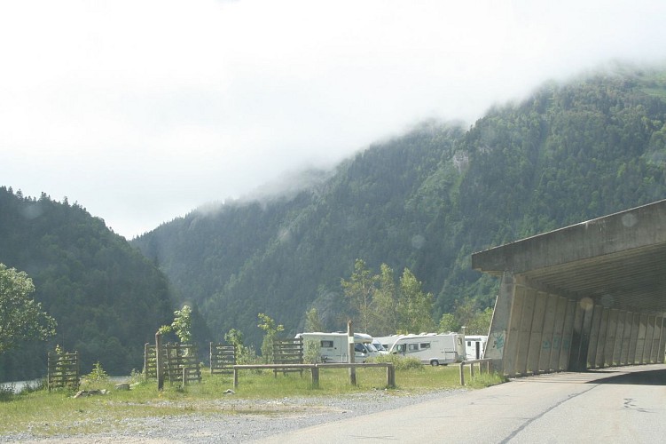 Aire-Camping-car-Artouste1