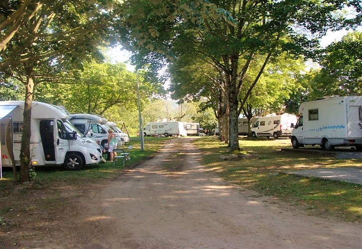 Aire de camping cars-stationnement-calme-fronton-st jean pied de port