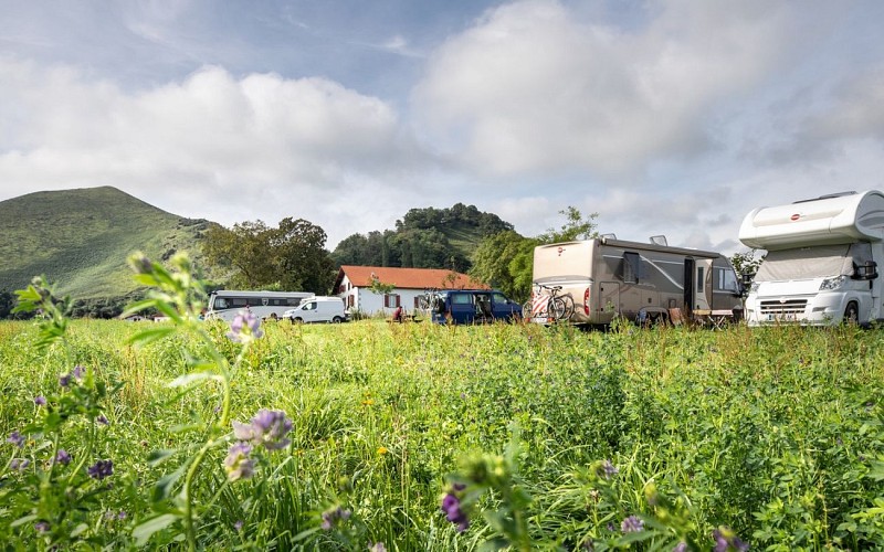 Aire de camping car de la ferme Agerria-Saint-Martin d'Arberoue-Pays Basque