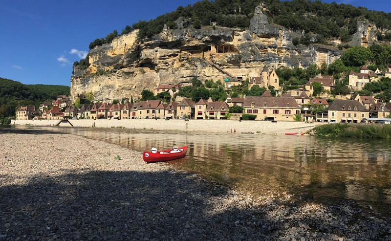 la-roque-gageac-sarlat-canoe-detente-dordogne-perigord-kayak-canoes-decouverte