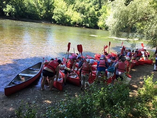 depart-groupe-canoe-detente-dordogne-laroquegageac-perigord-sarlat