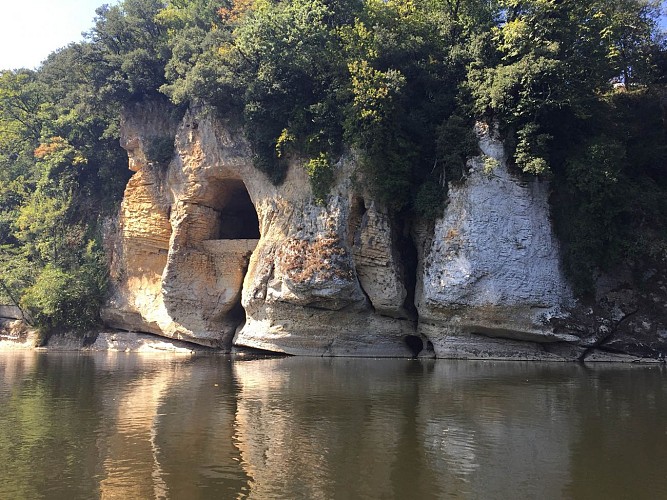 canoes-decouverte-dordogne-sarlat-riviere-kayak-rocher-vitrac