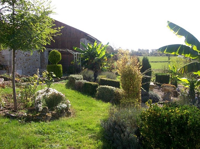 Le Laurier rose Beaussac vue 1 sur maison