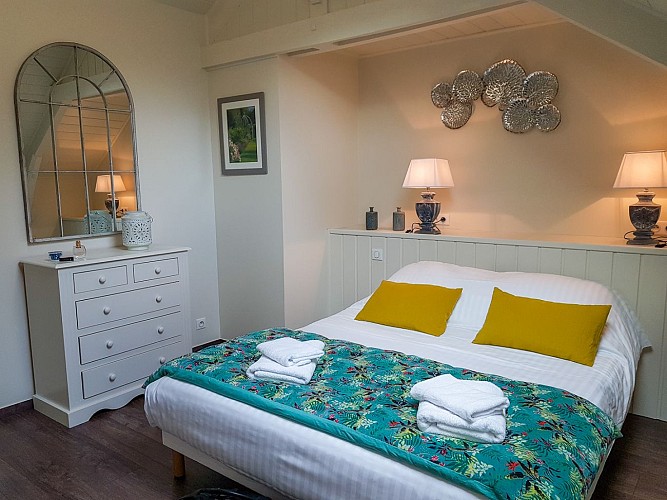 chambre-parents-suite-familiale-Beynac-2