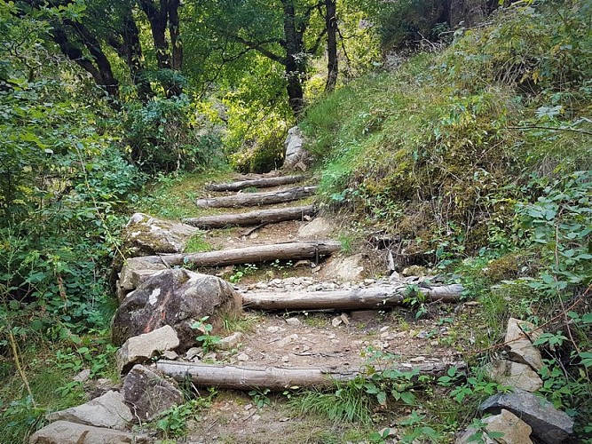 gorges-auvezere-marches