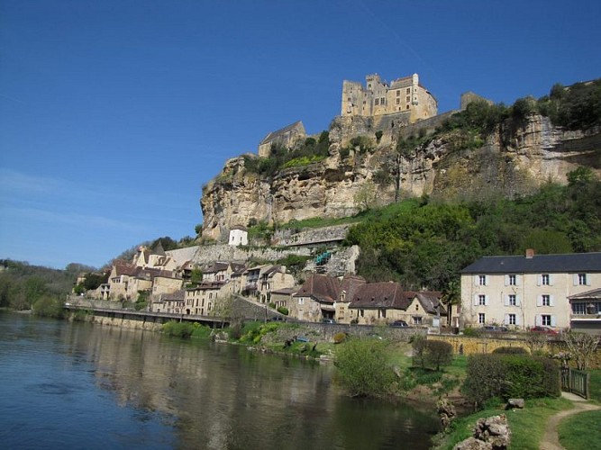 Falaises de la Dordogne entre la Roque-Gageac et Beynac-et-Cazenac