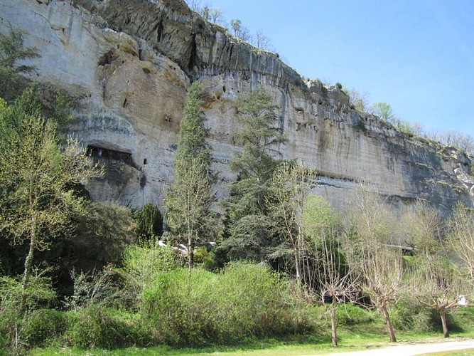 Falaises de la Vézère autour des Eyzies