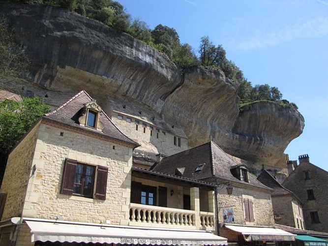Falaises de la Vézère autour des Eyzies