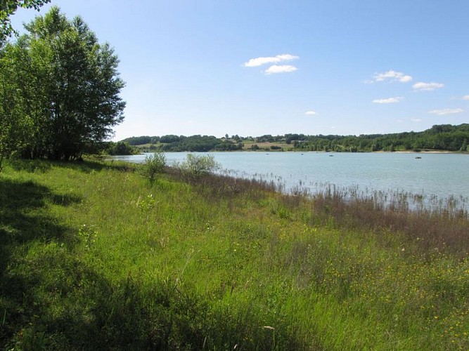 Lac du Brayssou - Pêche et randonnée pédestre.