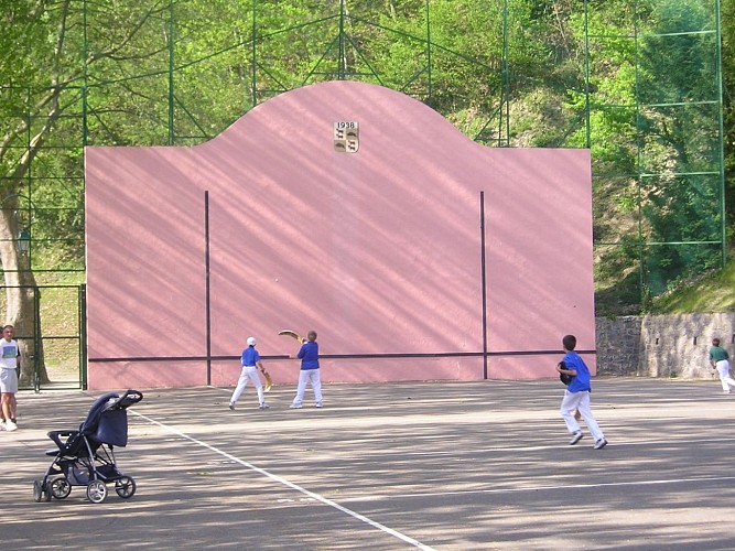 Depart-a-cote-du-fronton