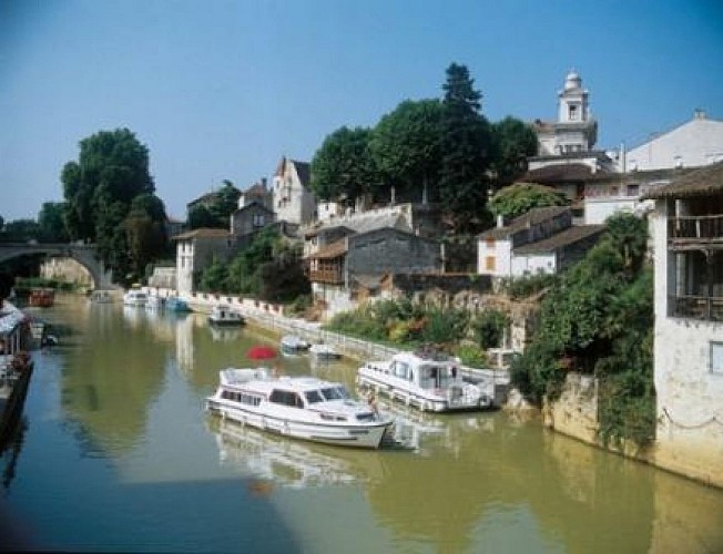 LeMasdAgenais_CrownBlueLine_4