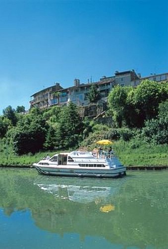 LeMasdAgenais_CrownBlueLine_2